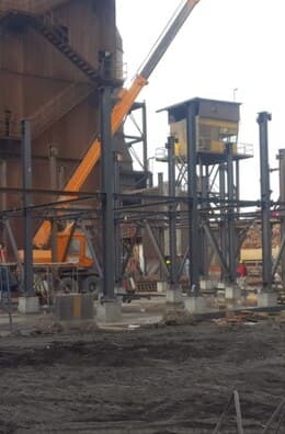 Steel structure with crane